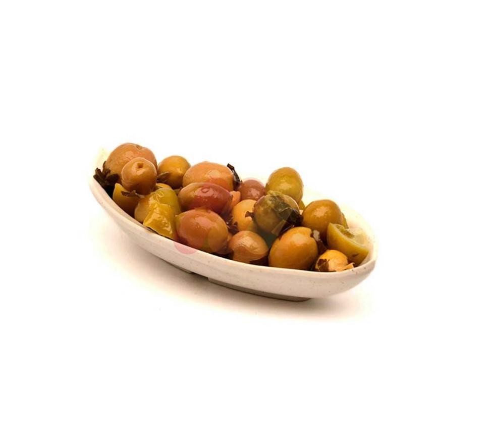 زيتون اخضر مفرغ بالخلطه و زيت زيتون